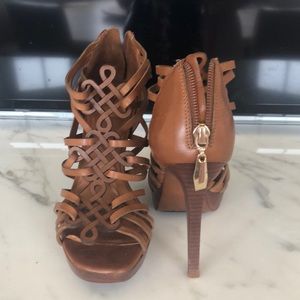 DVF brown leather sandals with zipper